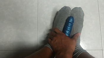 Playing with my feets and a dildo