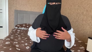 arab girl gives joi فتاة عربية تعطي جوي