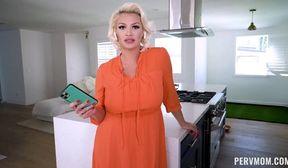 pervmom multitasking milf