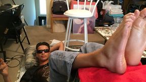 Malefootflava shows you more of SexyLJ's long soles in your face