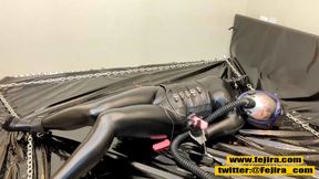 Fejira com &ndash; Gas mask and shiny leather texture
