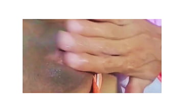 Meu cunhado me viu batente uma ciririca tive que fazer ele gozar.