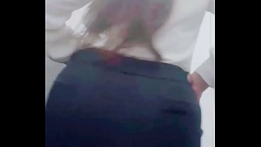 Mexicana culona secretaria latina mexicana se pone bien caliente en el ba&ntilde_o de su oficina y se quita tos lada la ropa y ense&ntilde_a todo su culo y vagina bien abiertos