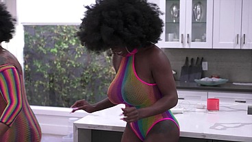 Sexy Pornstars Porsha Carrera and Ebony Mistuqe
