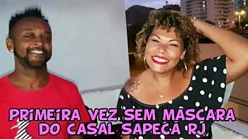 Casal Sapeca Rj decide retirar a mascara no meio da grava&ccedil_&atilde_o e entra na putaria na resenha - Ksal Hot - Bob Jhonson - Leo Ogro - Lua Doidera