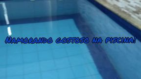 namorando gostoso com a minha namorada suzy furacao na piscina do motel