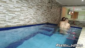 namorando gostoso com a minha namorada suzy furacao na piscina do motel