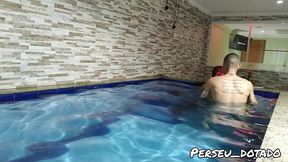 namorando gostoso com a minha namorada suzy furacao na piscina do motel