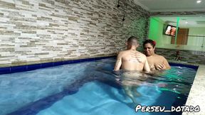 namorando gostoso com a minha namorada suzy furacao na piscina do motel