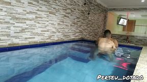 namorando gostoso com a minha namorada suzy furacao na piscina do motel