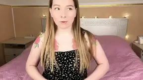 Girl gets her snatch in the doggystyle pose, exposing all her holes