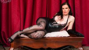 ”TGIRLPOSTOP - Meja Flaunts Her Hot Body & Her Beaver”