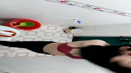 NGINTIP MANDI IPAR CANTIK