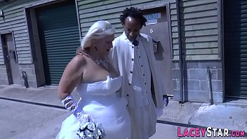 Sixtynining granny bride rides and jerks