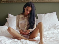 Dulce Turns Up the Heat in a Steamy Solo Session