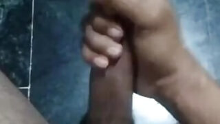 Masturbasi, ejakulasi, handjob, penis, kamar mandi – pelacur gay muda India dengan penis besar melakukan hubungan seks anal