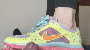 Shoejob with Nike Free sneakers, cum inside! (including braces close-up)