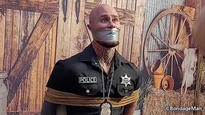 Henrique Becker police officer tied up and gagged | Behind the Scenes