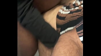 Orgia bareback com desconhecidos no banheiro p&uacute_blico, um passivo no box dando para todos - Ep 2