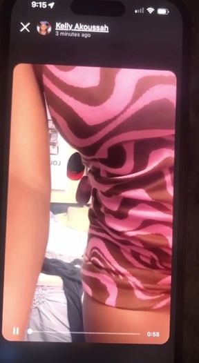 Amateur onlyfan shows off her ass