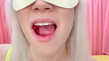 VORE: GUMMY BEARS VORE MIA MIMI