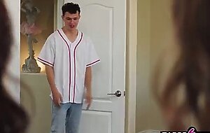 Dude with two lesbian stepmoms trying to get pregnant sperm donor