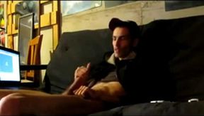 Amateur Twink Bates Masturbating