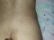 Me corro rico en la espalda de mi amiga