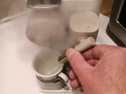 Ultima raccolta di sperma e preparazione del caffè macchiato sperma di Cicci77.