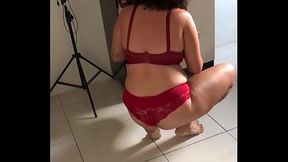 Pegou a cunhada trocando de roupa e ela decidiu punir ele sentando at&eacute_ gozar