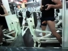 masturbandose en el gym