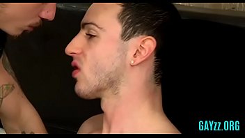 Gay dude tugs his wang hard