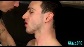 Gay dude tugs his wang hard