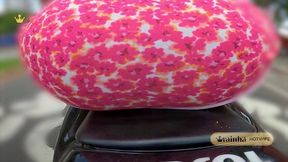 bunda perfeita na moto! casada rainha hotwife parando o transito e exibindo tudo pela cidade