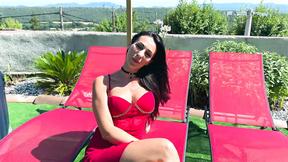 ”Shasha, 28, atomic brunette!”