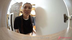 Sweet Toy for giant Victoria - 4K