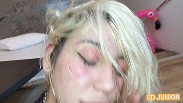 ED JUNIOR FUDENDO UMA NOVINHA GOSTOSA SEM CAMISINHA NA MESA DE BAR