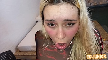 ED JUNIOR FUDENDO UMA NOVINHA GOSTOSA SEM CAMISINHA NA MESA DE BAR