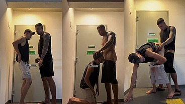 TRANSANDO COM O VIZINHO NA ESCADA DO CONDOMÍNIO