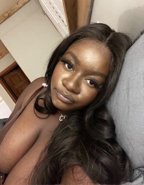 Curvy babe with big tits enjoys solo playtime