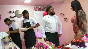 Trailer for the movie Strawberry of Love with Elisa Sanches, Laura Lins, Laura Fernandes