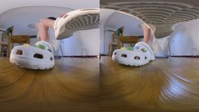 3DVR180 XINXIN YUANYUAN trampled on a lecherous little man with big feet