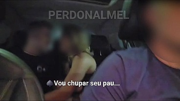 ALEM DE FICAR DE MOTORISTA ENQUANTO A MELHOTWIFE CHUPAVA O AMIGO, O MARIDO TEVE Q EMPRESTAR A CAMISINHA PRO MACHO PODER ME COMER GOSTOSO NO CARRO
