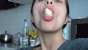 Popping banana slices!(1920x1080 FULL HD)MP4