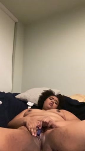 Cute Amateur BBW Gushing &amp; Squirting