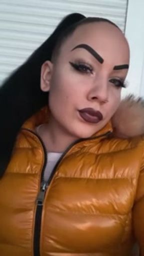 Do you like yellow on me?💛👑