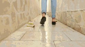 Wet slippery tiles WMV(1920x1080)FHD