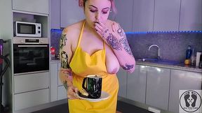 CHUBBY WAITRESS MASTURBATES IN THE KITCHEN WEARING AN APRON