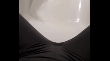 Couldn&#039_t make it to the toilet. Pee yoga pants