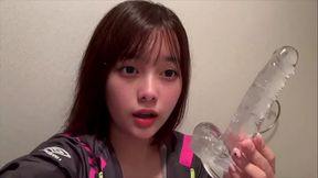 家に誰もいない内に透明の極太ディルドでイキまくりました...